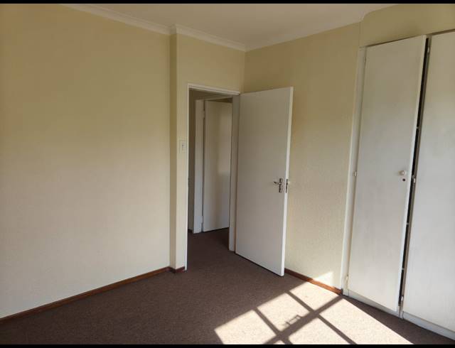 2 BEDROOM FLAT FOR SALE IN THREE RIVERS PROPER